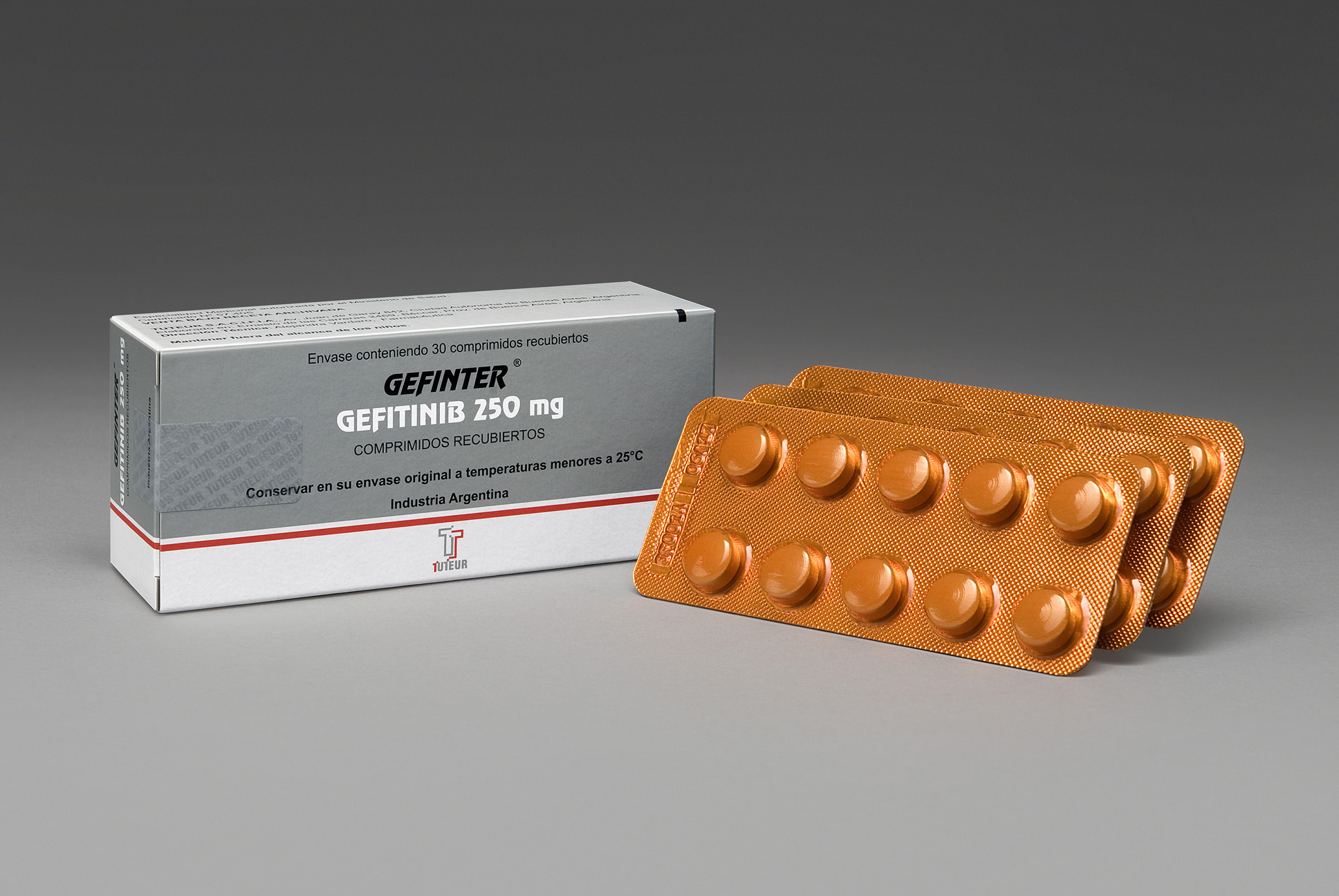 Envase de GEFINTER® Gefitinib, medicamento para tratamiento de ONCOLOGÍA